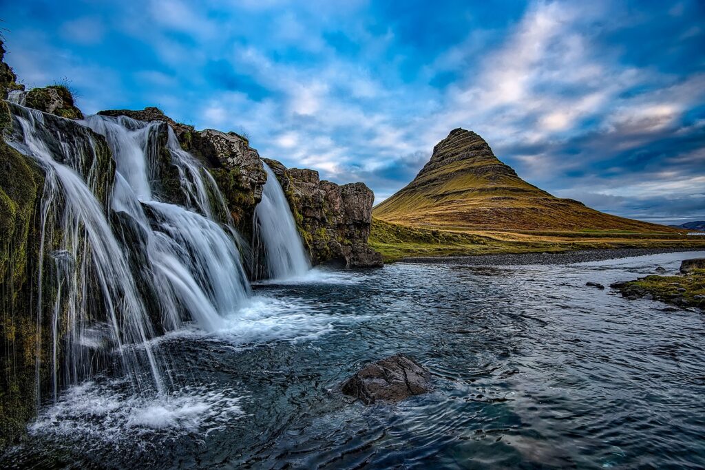 12019-iceland-1768744_1920
