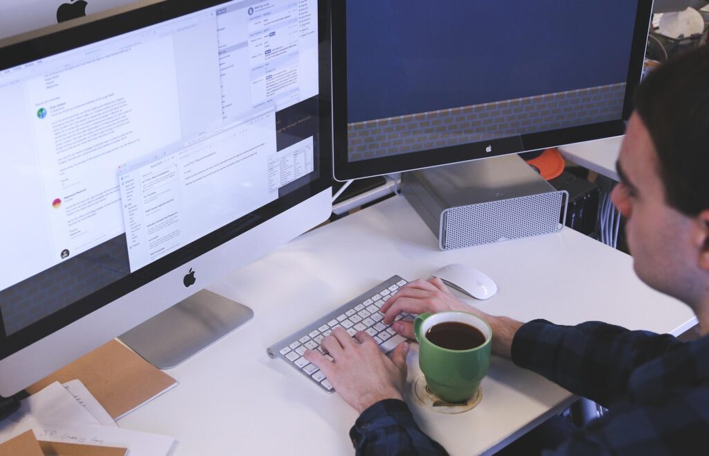 startupstockphotos-typing-849806_1920